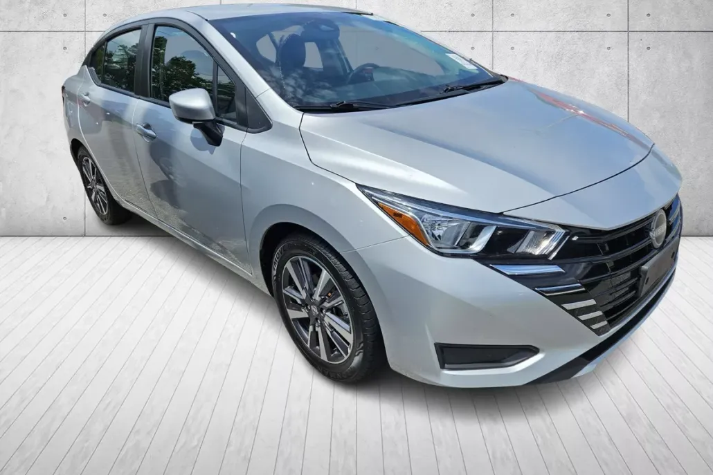 2023 Nissan Versa 1.6 SV photo 1