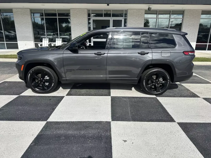 2025 Jeep Grand Cherokee Limited photo 1