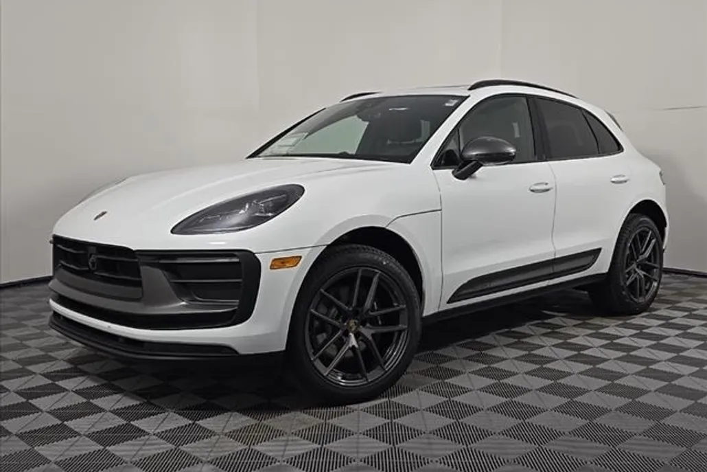 2025 Porsche Macan T photo 1