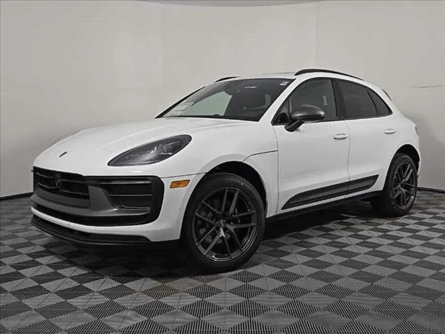 2025 Porsche Macan T photo 1