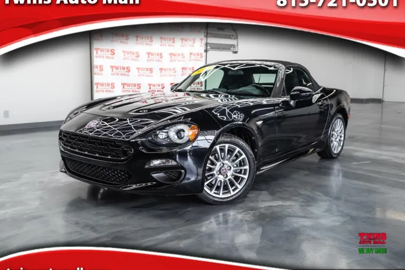 2017 Fiat 124 Spider Lusso photo 1