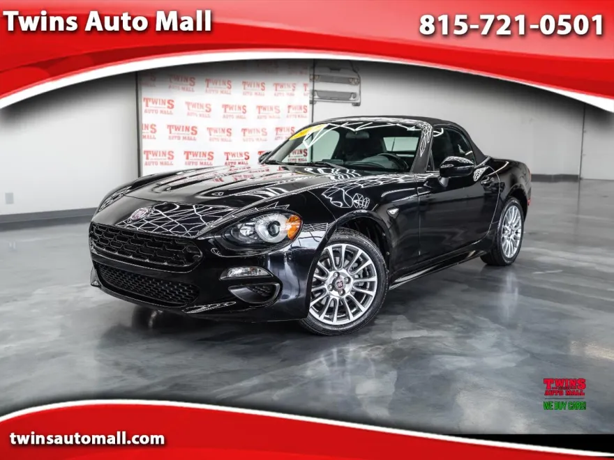 2017 Fiat 124 Spider Lusso photo 1