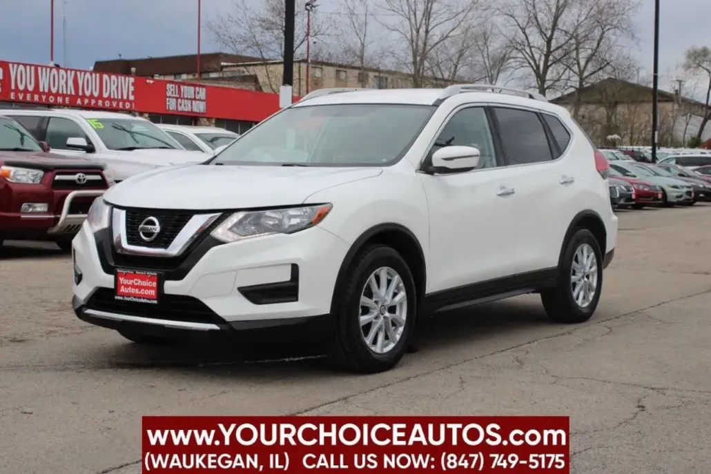 2017 Nissan Rogue SV photo 1