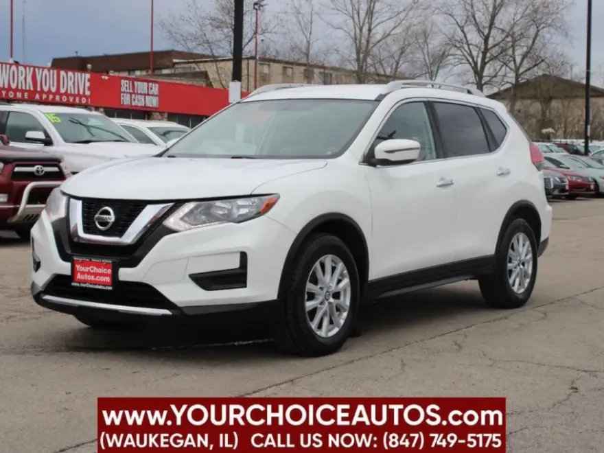 2017 Nissan Rogue SV photo 1