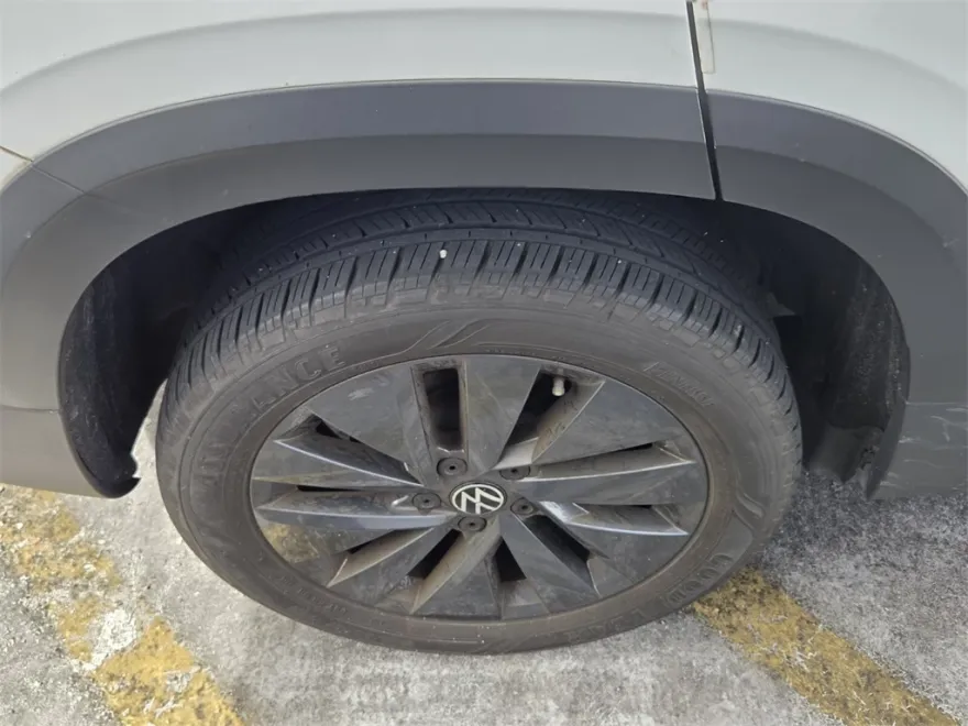 2022 Volkswagen Taos S photo 1