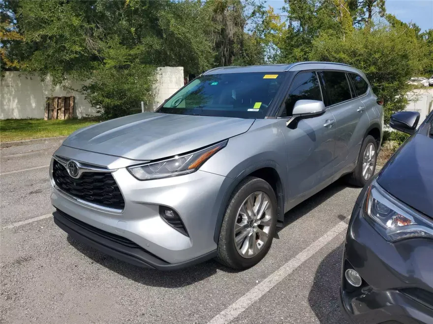 2022 Toyota Highlander Limited photo 1