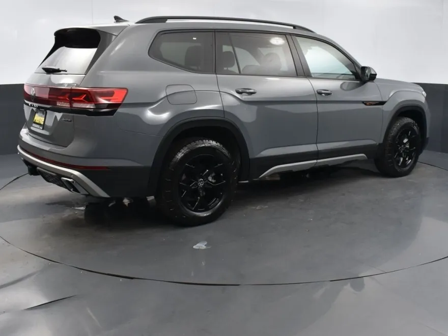 2024 Volkswagen Atlas Peak Edition SEL photo 1