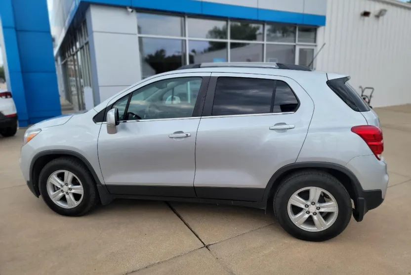 2020 Chevrolet Trax LT photo 1