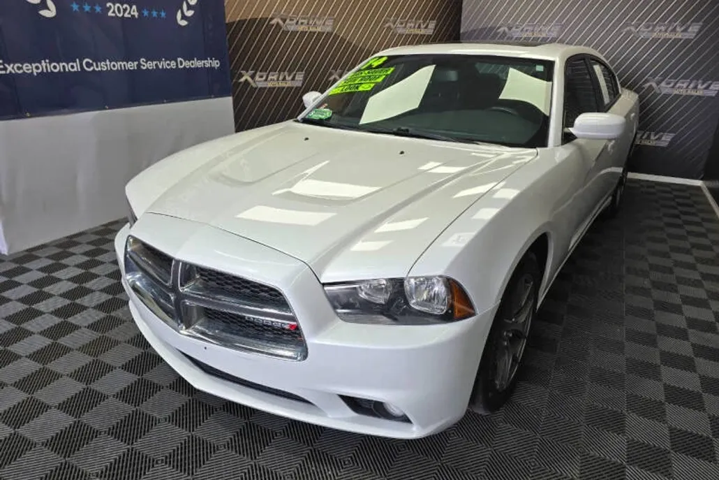 2014 Dodge Charger SXT photo 1
