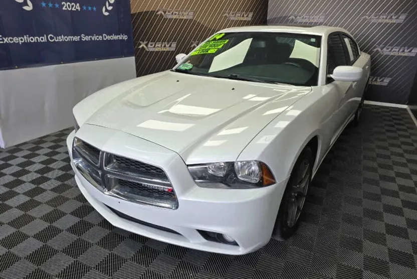 2014 Dodge Charger SXT photo 1