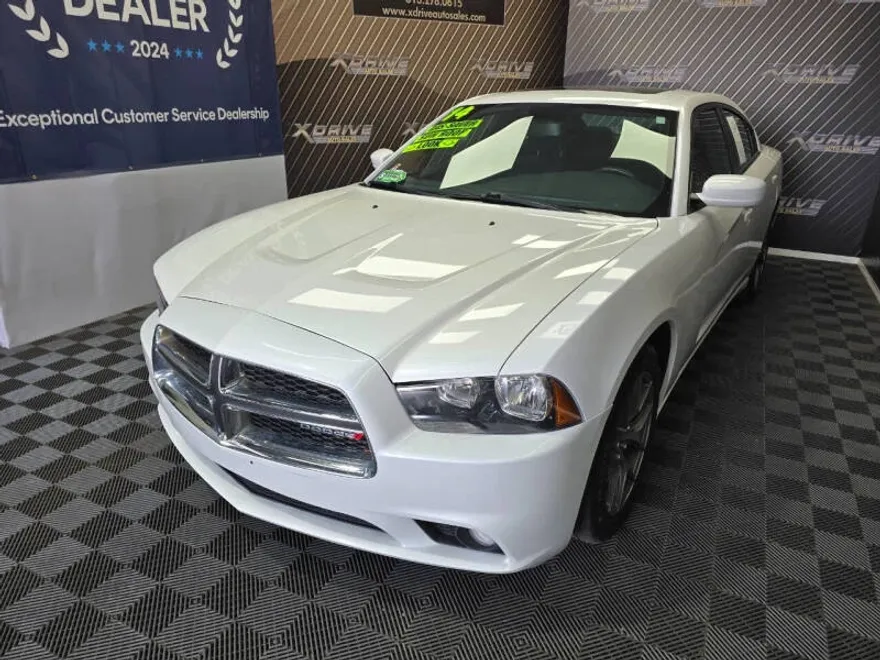 2014 Dodge Charger SXT photo 1