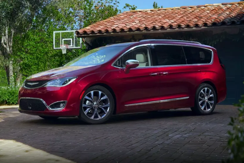 2017 Chrysler Pacifica Touring L photo 1
