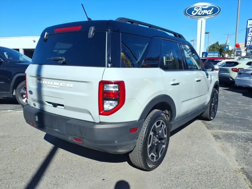 2024 Ford Bronco Sport Outer Banks photo 1