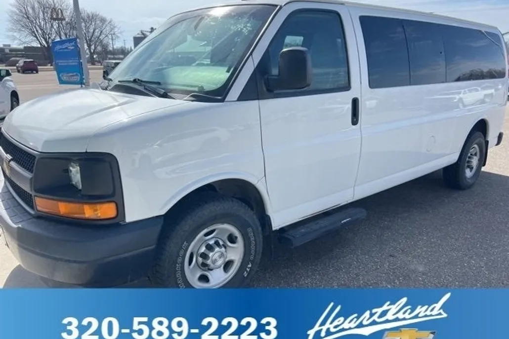 2017 Chevrolet Express Passenger 3500 LS photo 1