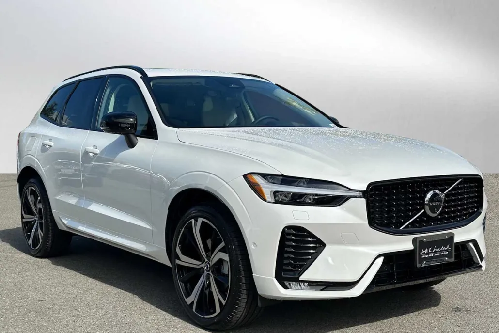 2025 Volvo XC60 B5 photo 1