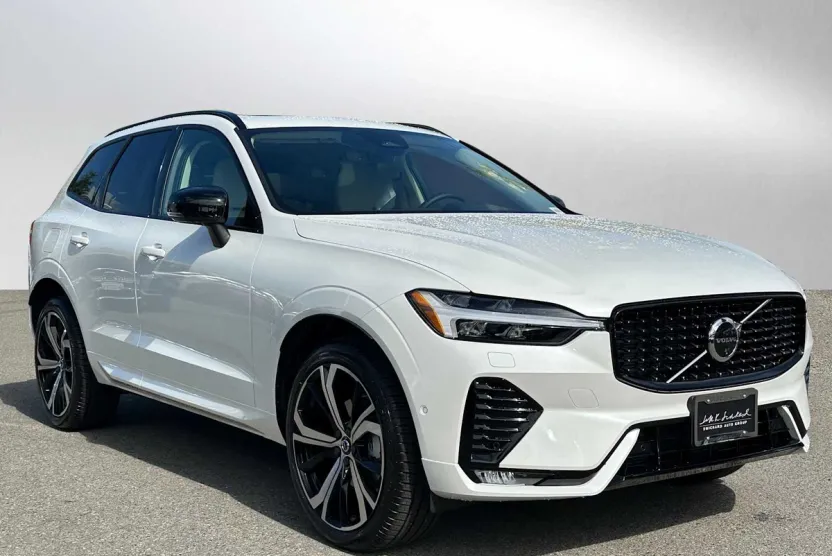 2025 Volvo XC60 B5 photo 1