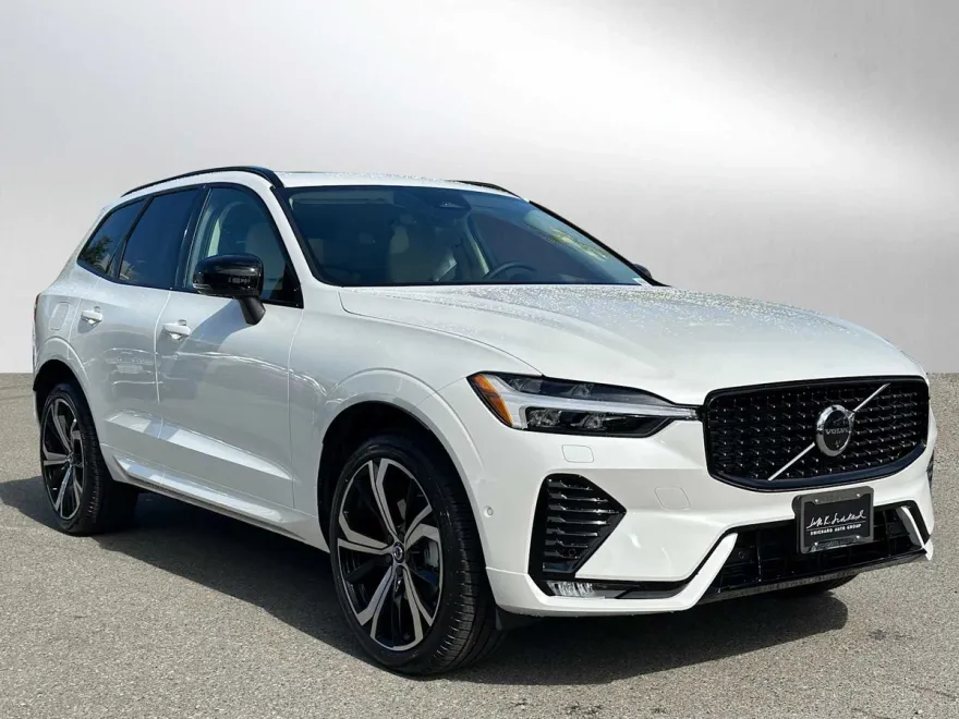 2025 Volvo XC60 B5 photo 1