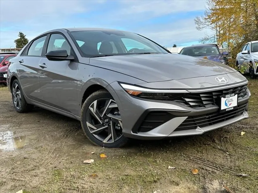 2025 Hyundai Elantra SEL Sport photo 1