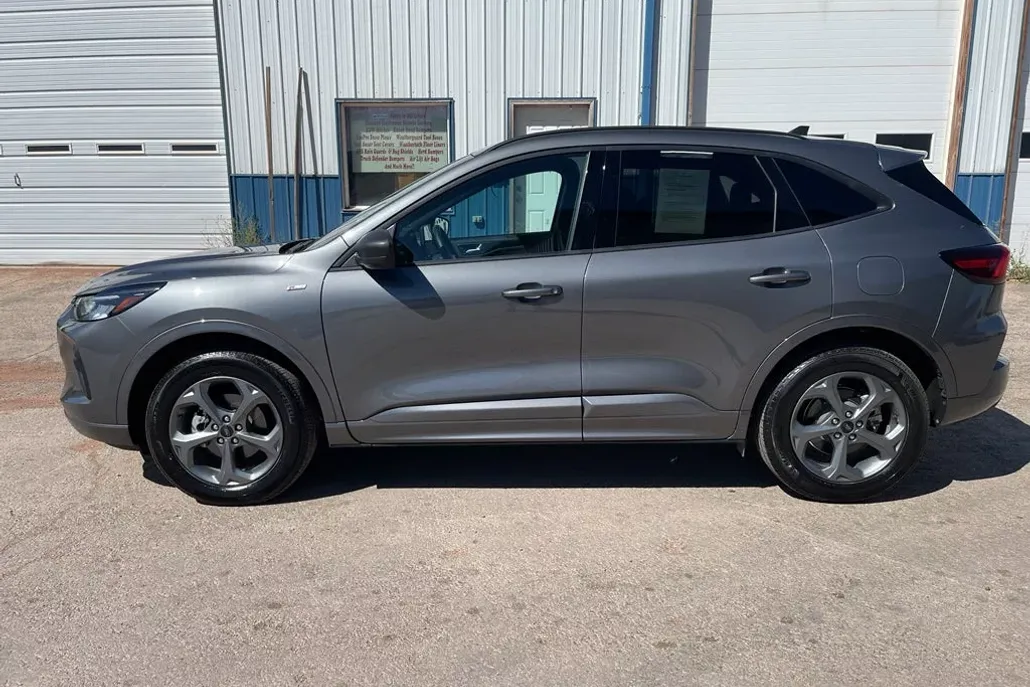 2024 Ford Escape ST-Line photo 1