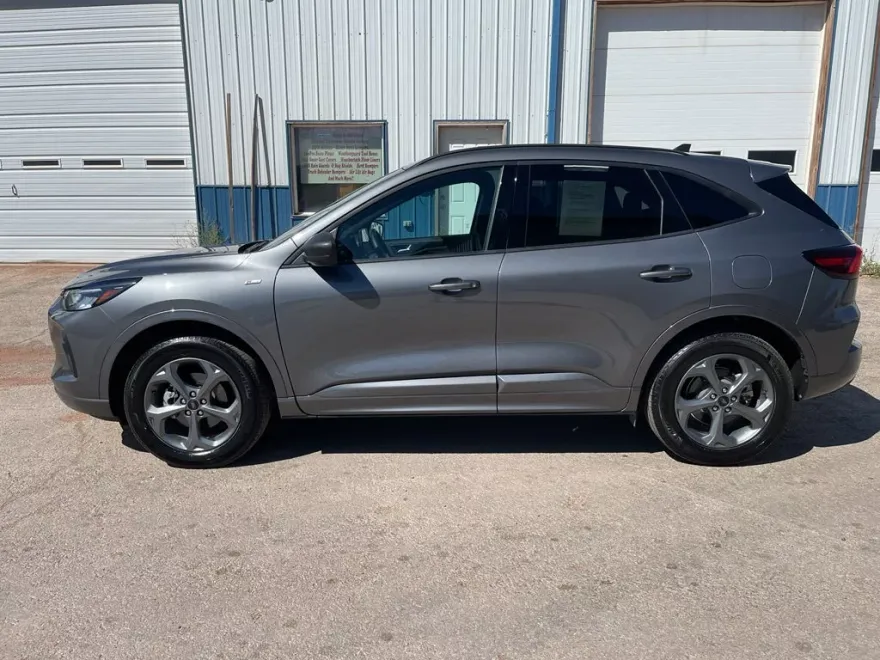 2024 Ford Escape ST-Line photo 1