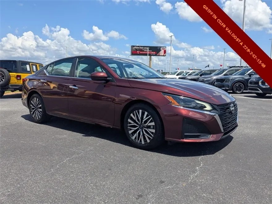 2023 Nissan Altima 2.5 SV photo 1