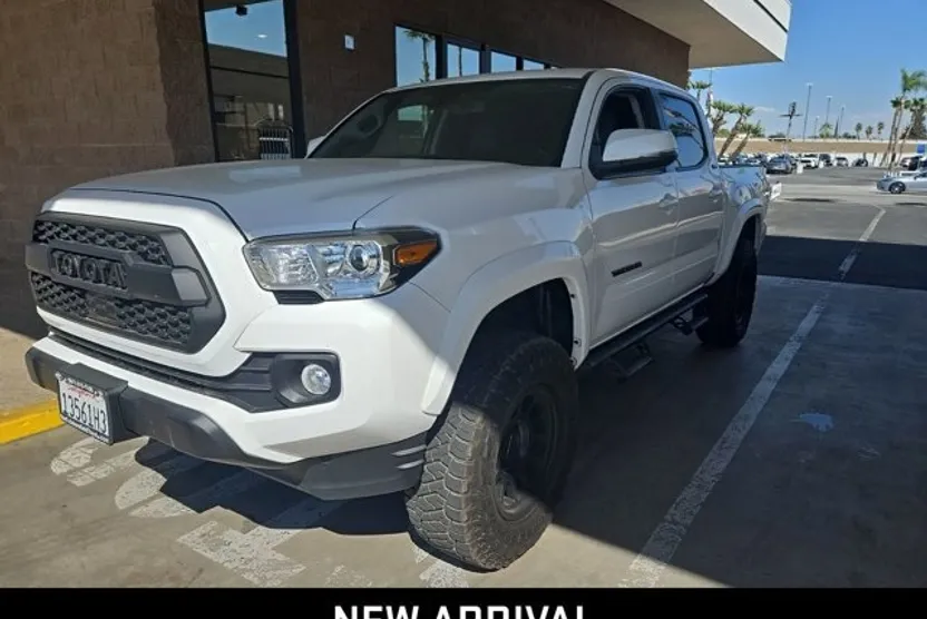 2021 Toyota Tacoma TRD Off-Road V6 photo 1
