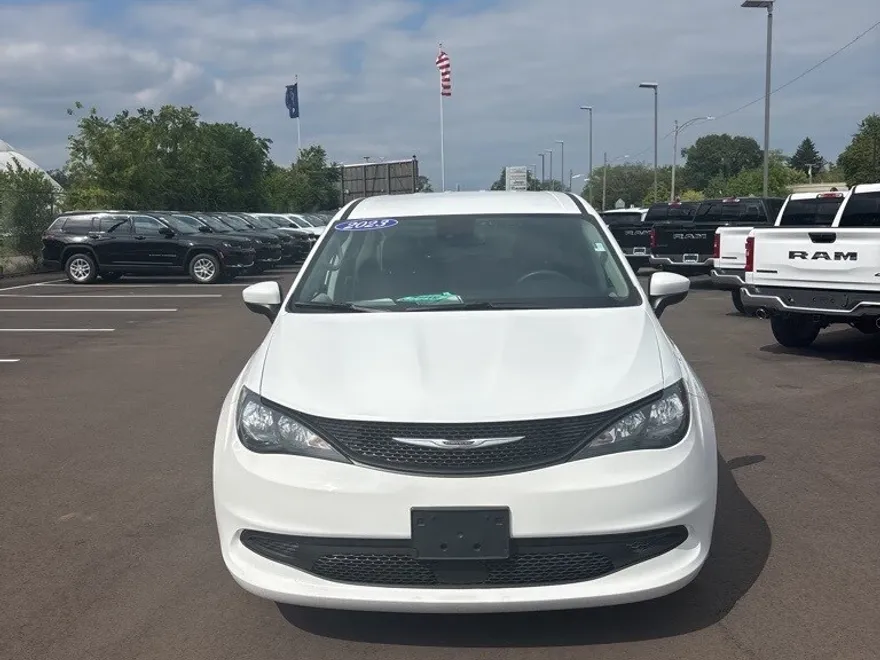 2023 Chrysler Voyager LX photo 1