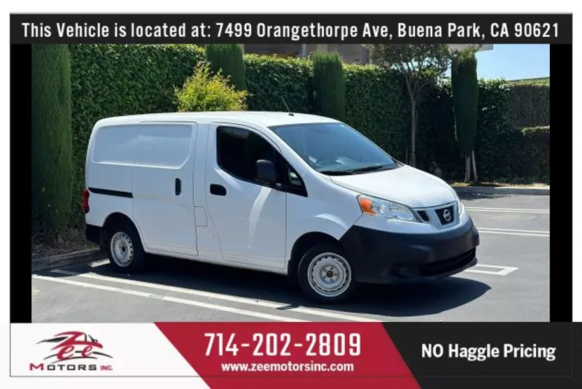 2015 Nissan NV200 SV photo 1