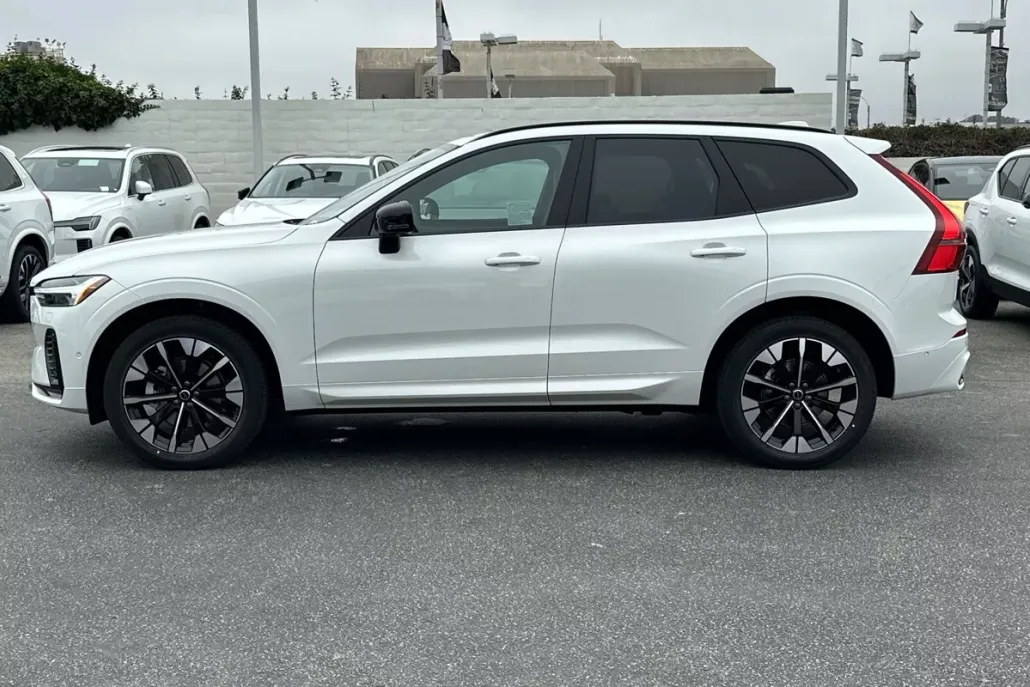 2026 Volvo XC60 B5 Plus photo 1