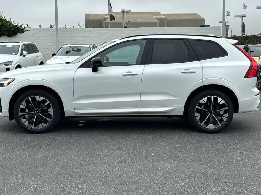 2026 Volvo XC60 B5 Plus photo 1