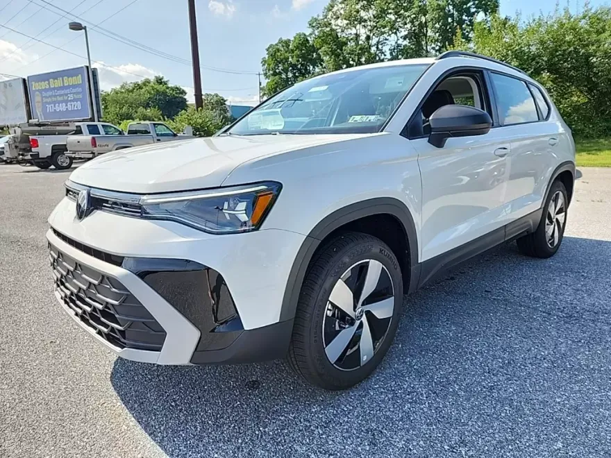2025 Volkswagen Taos S photo 1