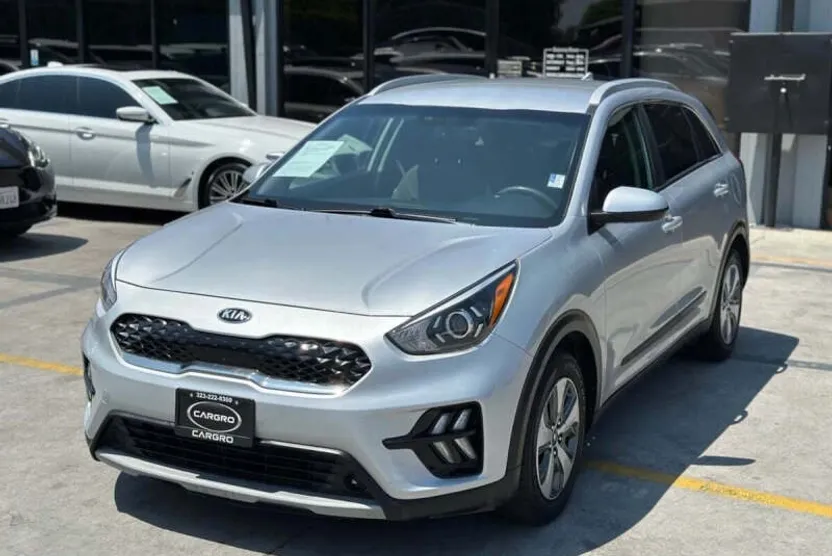 2020 Kia Niro LX photo 1