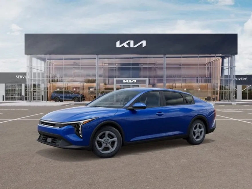 2025 Kia K4 LXS photo 1