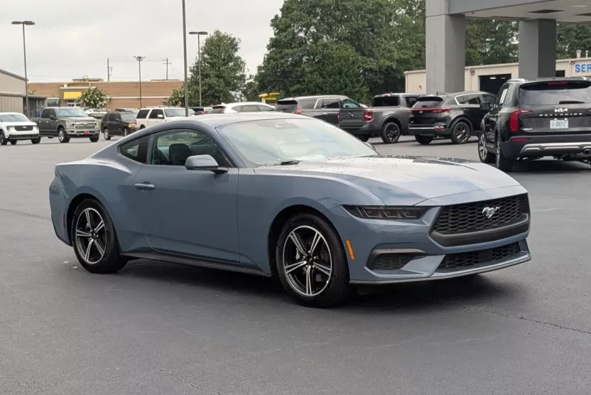 2025 Ford Mustang EcoBoost photo 1
