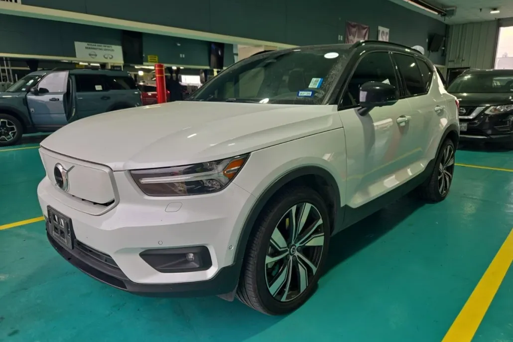 2022 Volvo XC40 Recharge Twin Plus photo 1