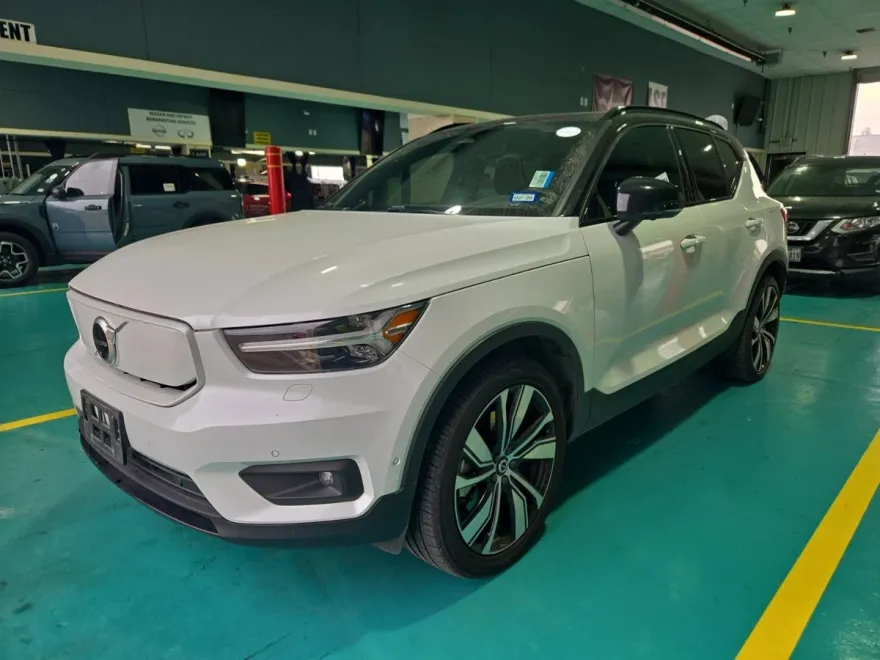 2022 Volvo XC40 Recharge Twin Plus photo 1