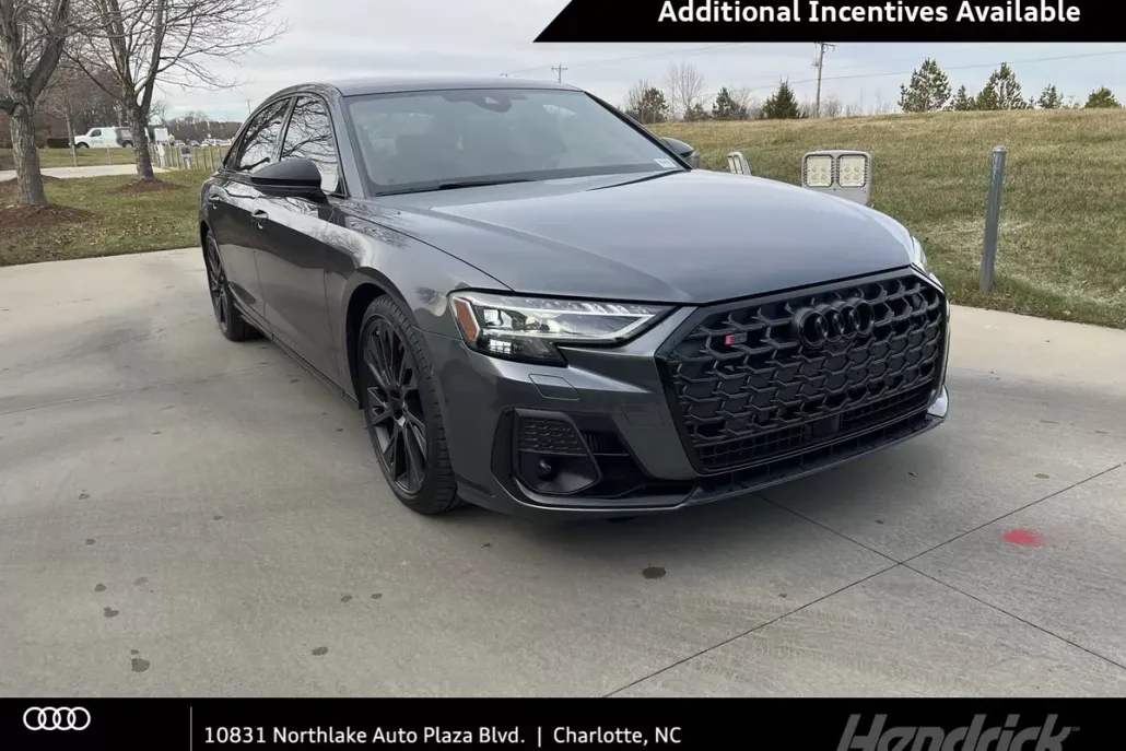 2025 Audi S8 4.0T photo 1