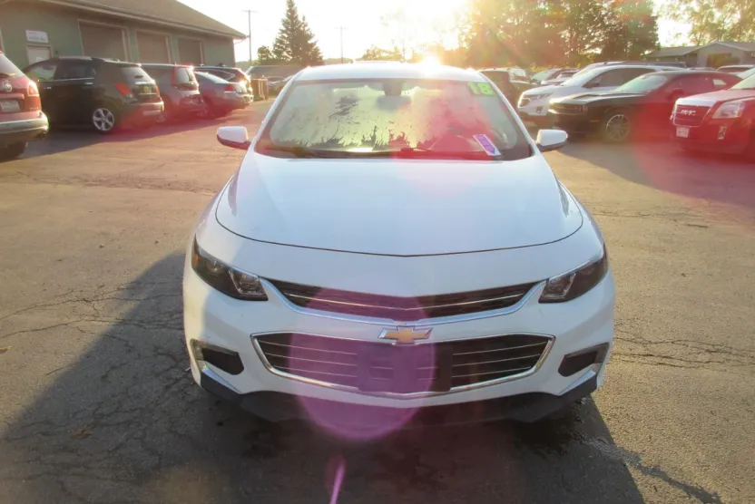 2018 Chevrolet Malibu 1LT photo 1