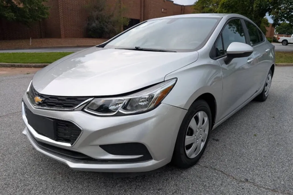 2018 Chevrolet Cruze LS photo 1