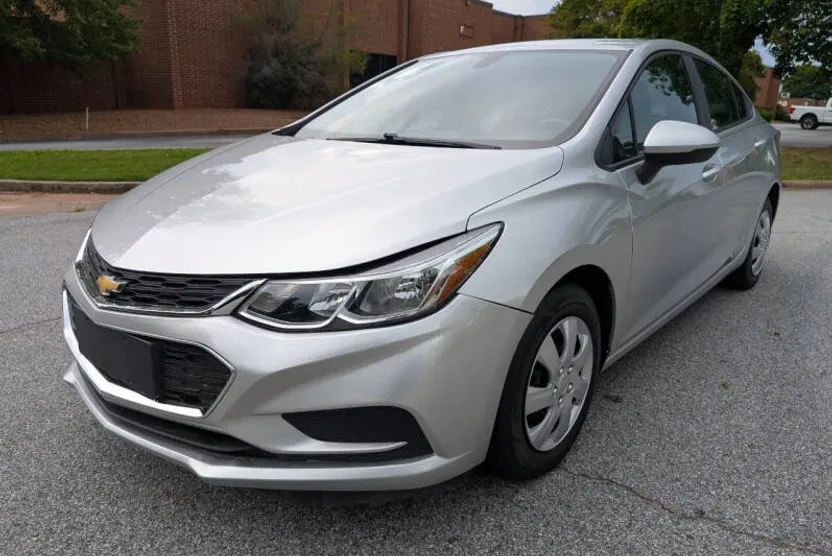 2018 Chevrolet Cruze LS photo 1