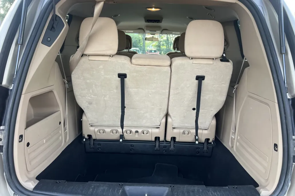 2014 Dodge Grand Caravan SXT photo 1