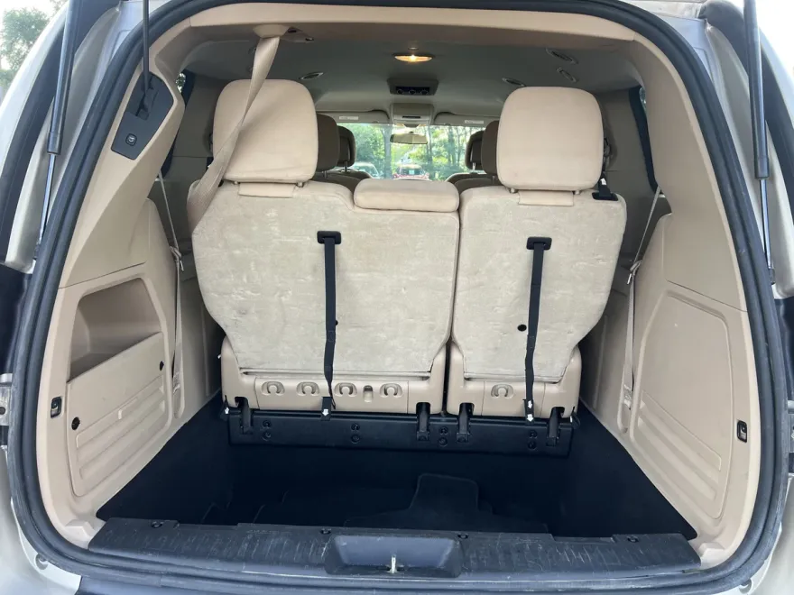 2014 Dodge Grand Caravan SXT photo 1