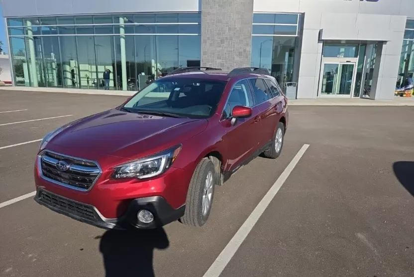 2019 Subaru Outback 2.5i Premium photo 1