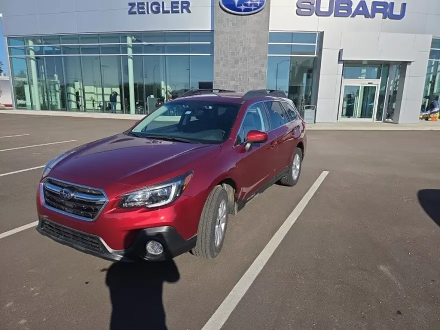 2019 Subaru Outback 2.5i Premium photo 1