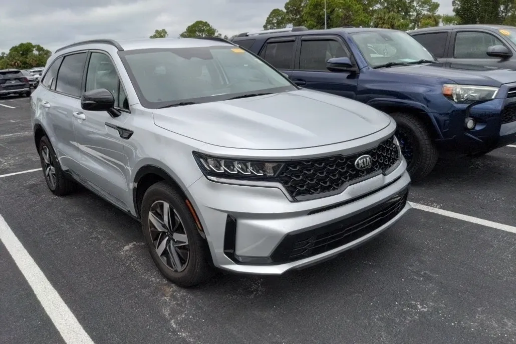 2021 Kia Sorento S photo 1