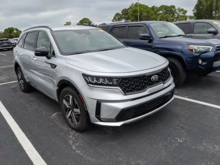 2021 Kia Sorento S photo 1