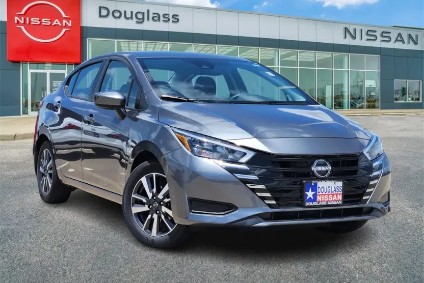 2025 Nissan Versa 1.6 SV photo 1