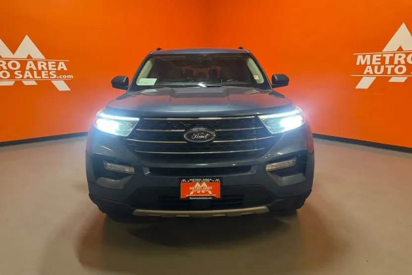 2020 Ford Explorer XLT photo 1