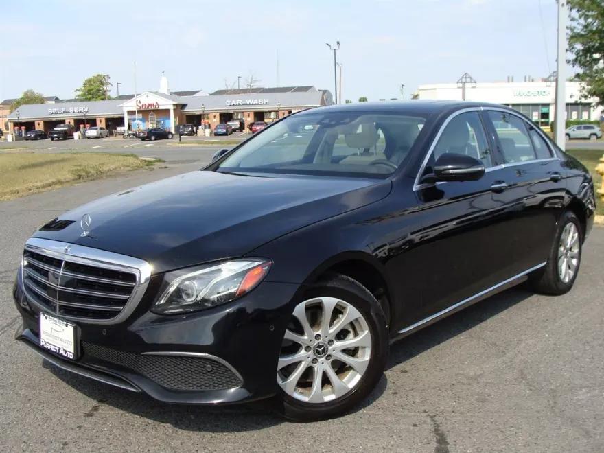 2018 Mercedes Benz E 300 4MATIC Sedan photo 1