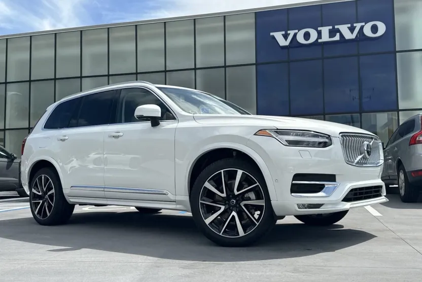 2025 Volvo XC90 AWD Plus photo 1